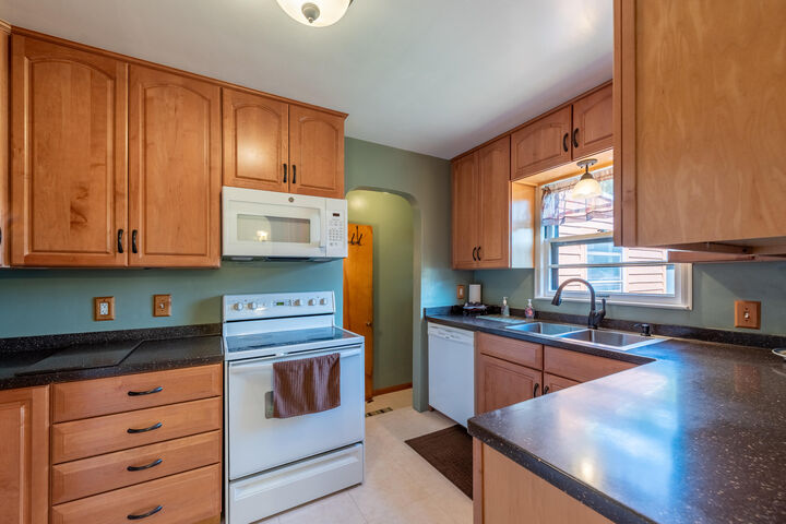 Property Photo: 2557 Lincoln Rd WI 53142