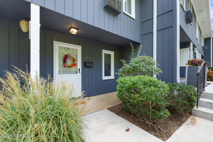 Property Photo:  E4 Hillside Court  NJ 07732 