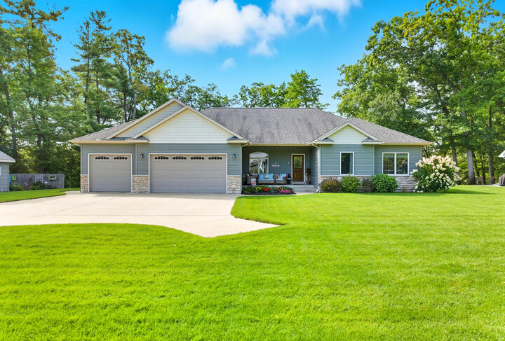 Property Photo: 18685 Kreig Drive MI 49307