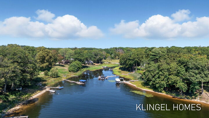 Property Photo:  4235 Braeburn Court  MI 49441 