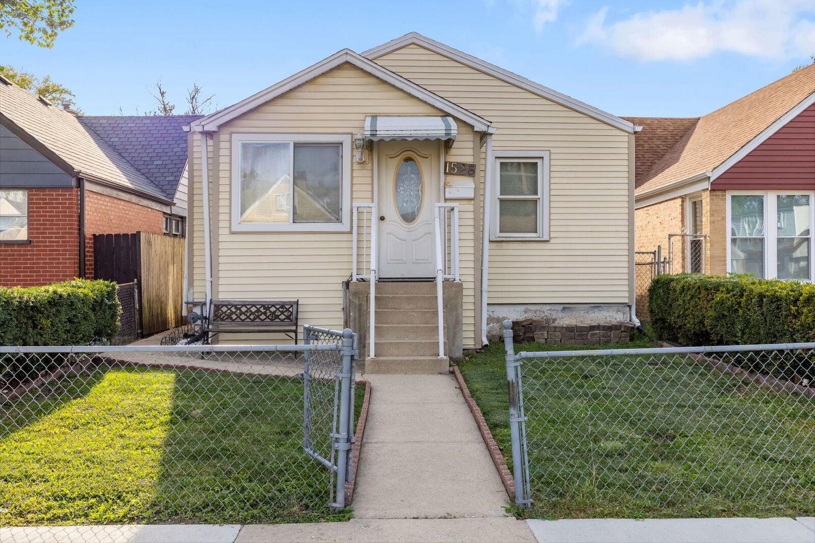 Property Photo: 1528 N 39th Avenue IL 60165