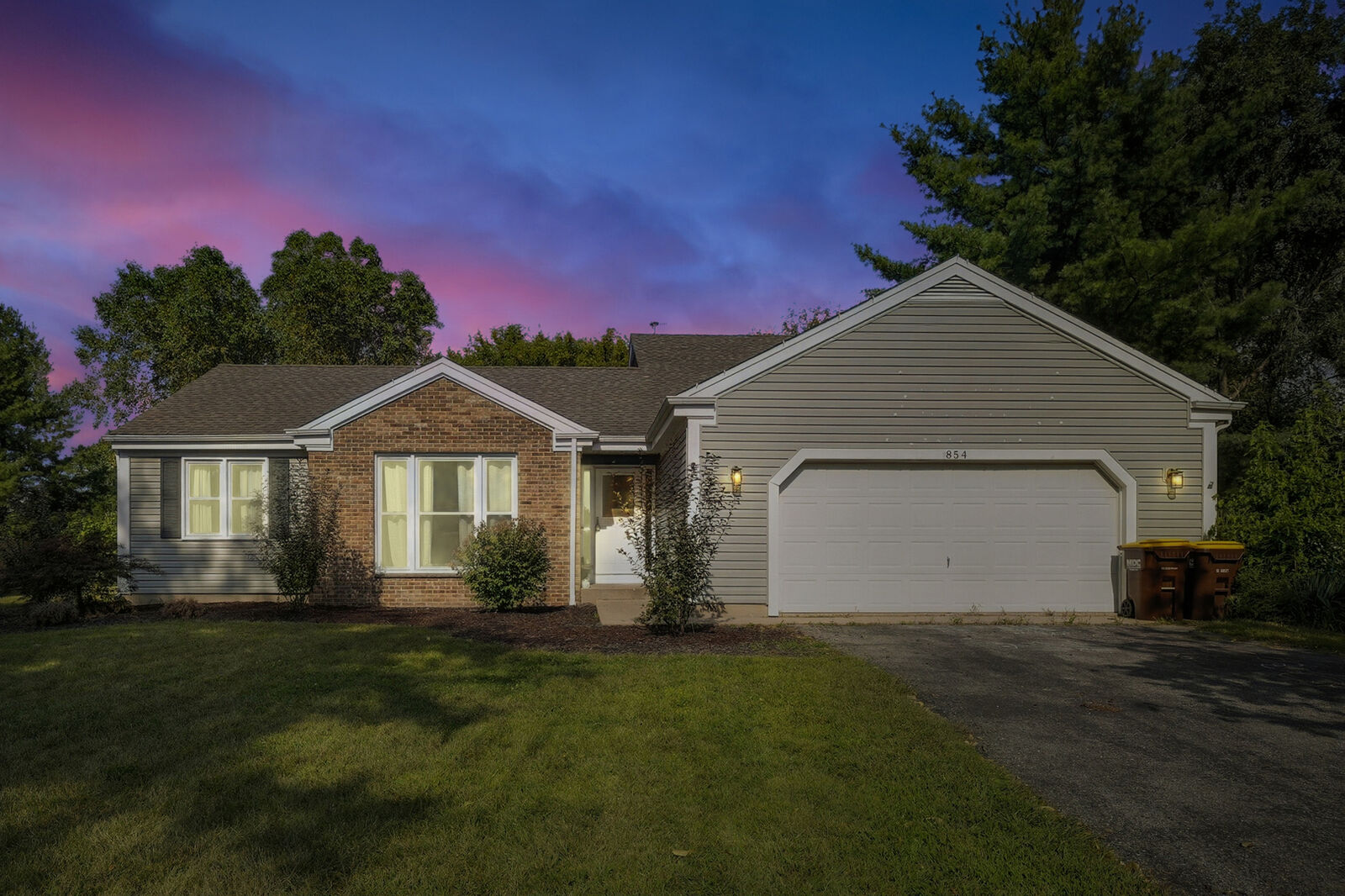 Property Photo: 854 Walnut Court IL 60152