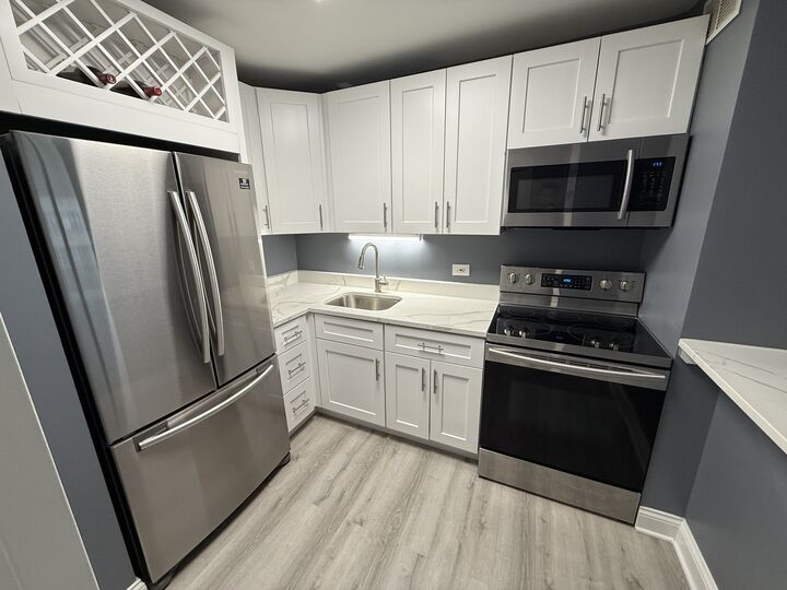 Property Photo: 222 E Pearson Street 1807 IL 60611