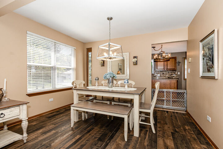 Property Photo:  1001 Scottsdale Lane  IL 60432 