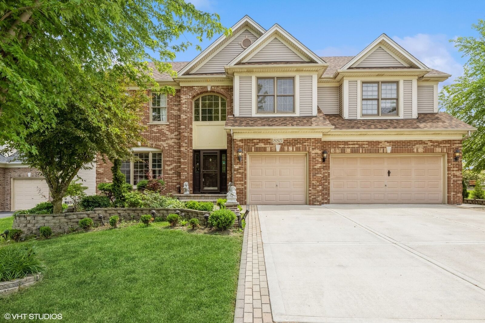 Property Photo:  885 Tipperary Street  IL 60136 