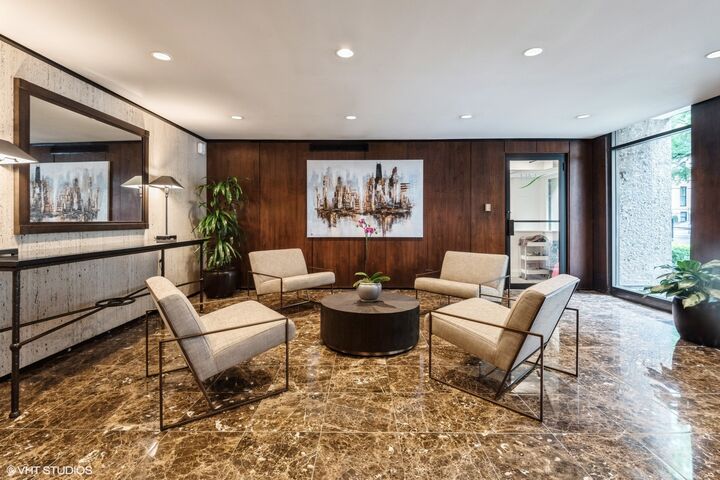 Property Photo: 1 E Scott Street 1111 IL 60610