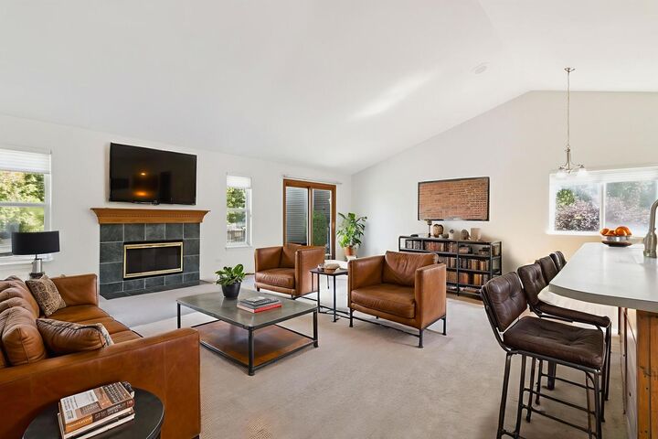 Property Photo:  2 Melbourne Court  IL 60156 