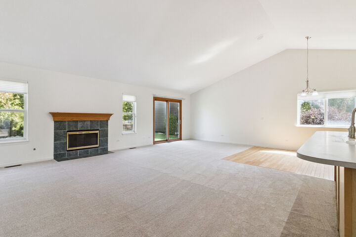 Property Photo:  2 Melbourne Court  IL 60156