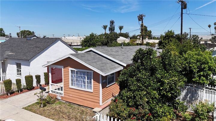 Property Photo: 19 E Platt CA 90805