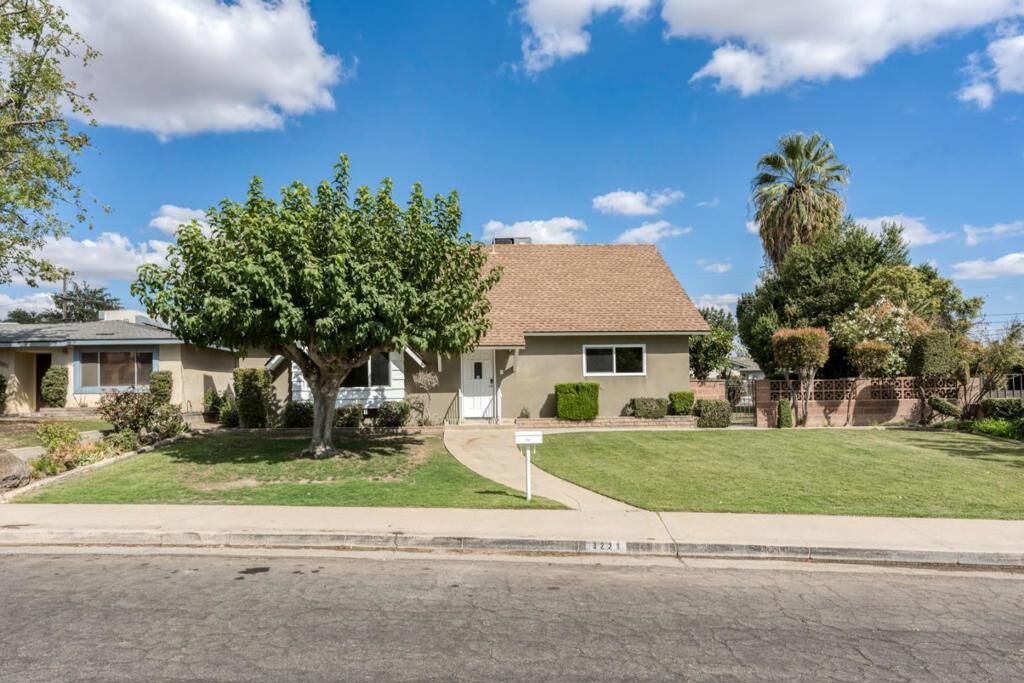 Property Photo:  3221 Colgate Lane  CA 93306 