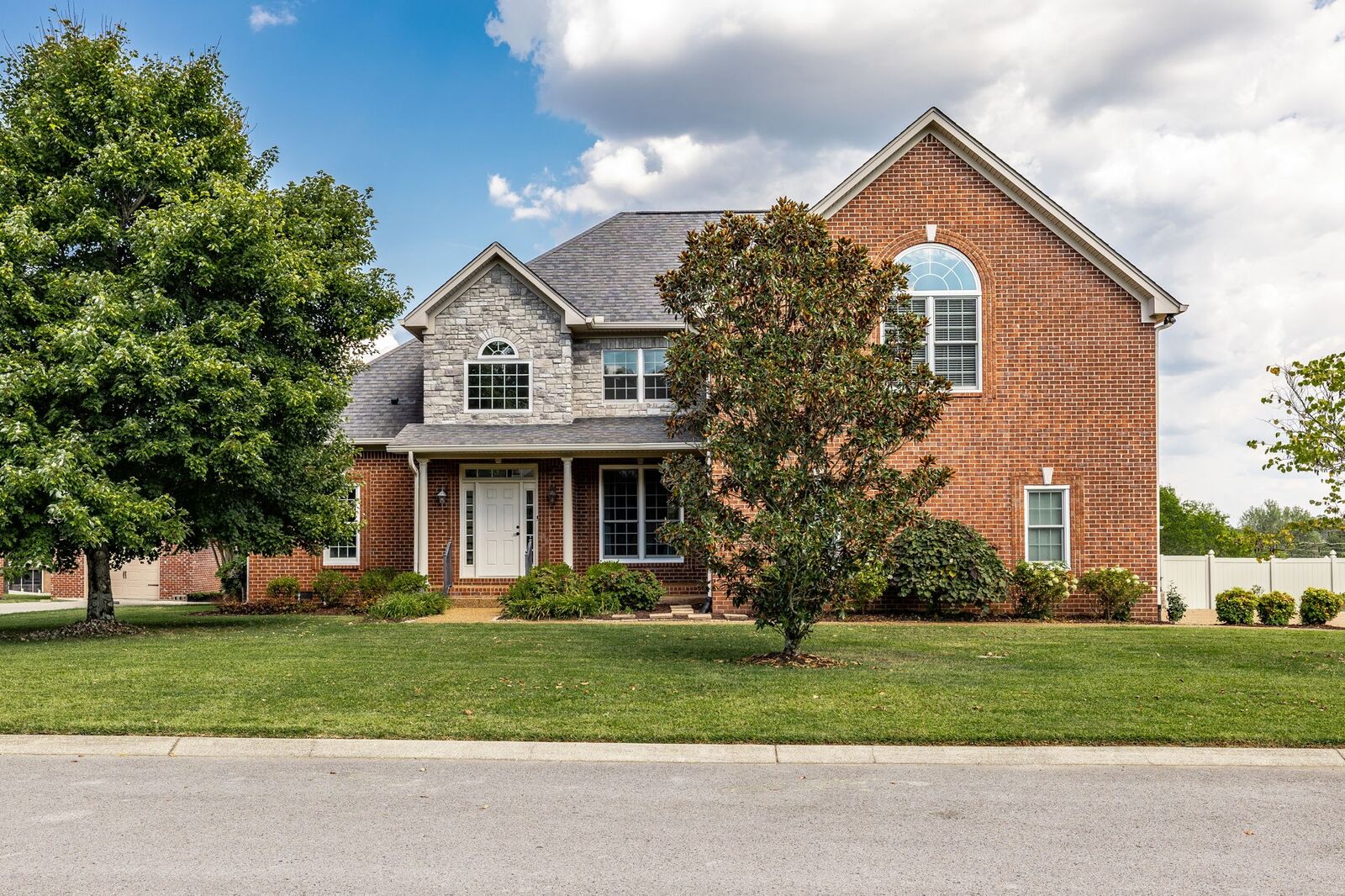 Property Photo:  823 Tall Oak Trl  TN 37122 