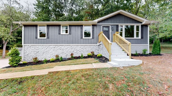 Property Photo: 207 Cartwright Ct TN 37072