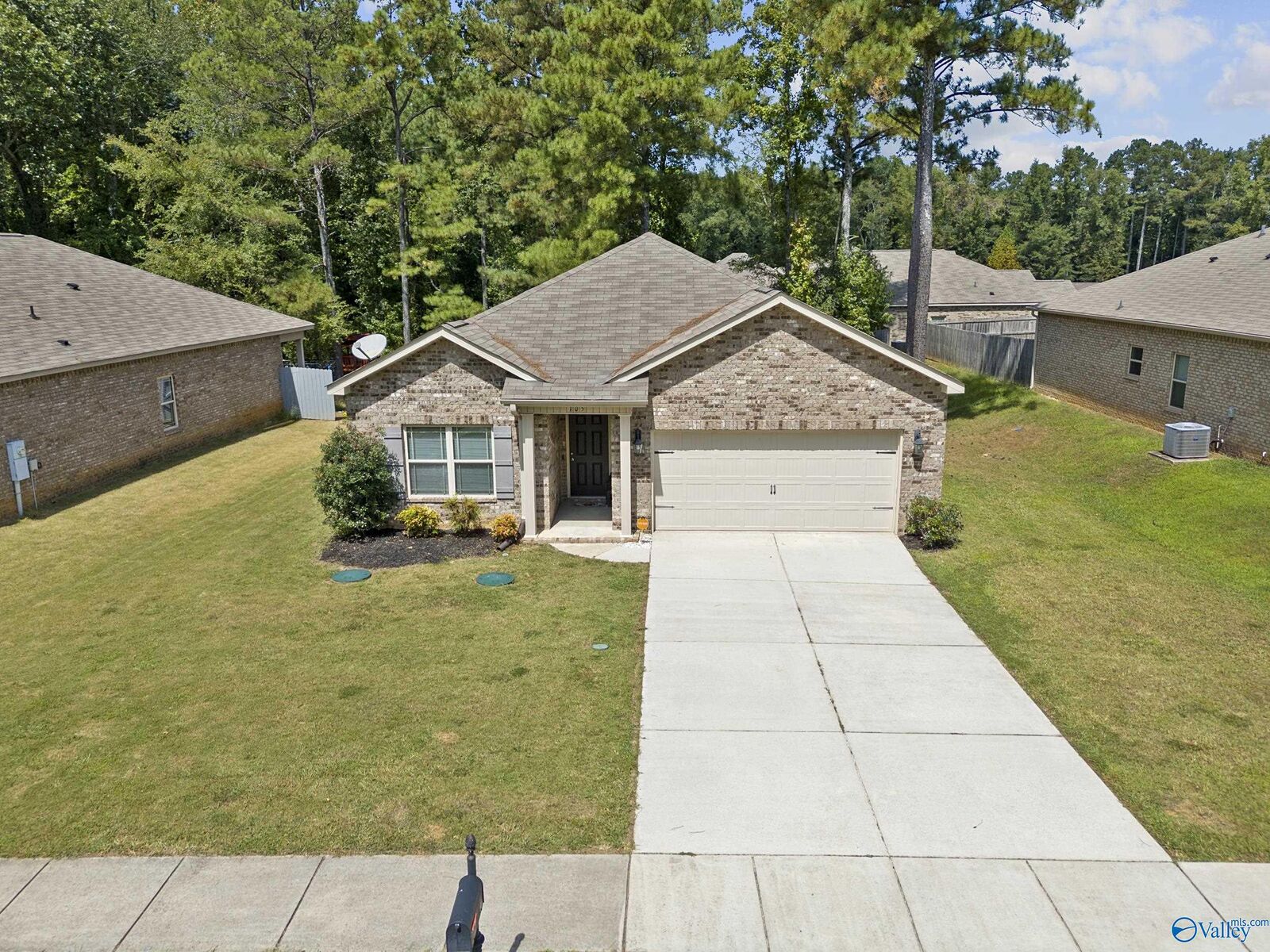 Property Photo:  105 Oak Terrace Lane  AL 35749 