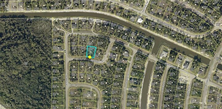 Property Photo:  311 Kerrsdale Circle  FL 33974 
