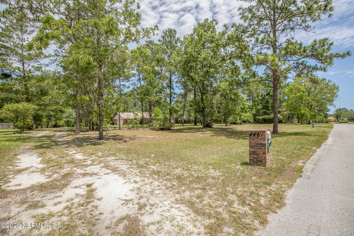 Property Photo: 4461 Saddlehorn Trail FL 32068