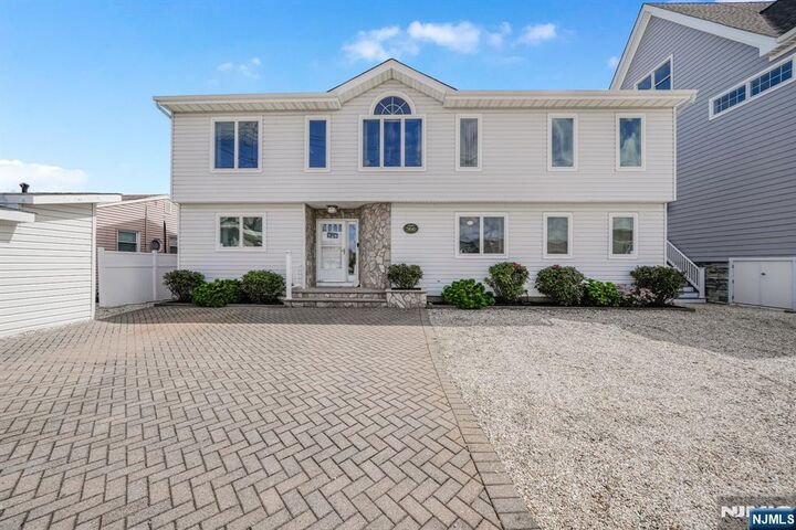 Property Photo:  366 Fort Meyers Court  NJ 08735 