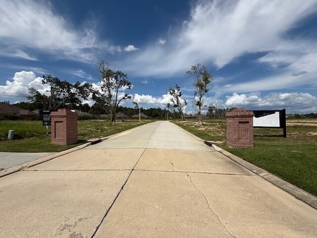 Property Photo: 249 La Chenier Drive LA 70461