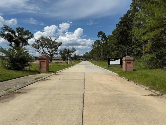 Property Photo: 229 La Chenier Drive LA 70461