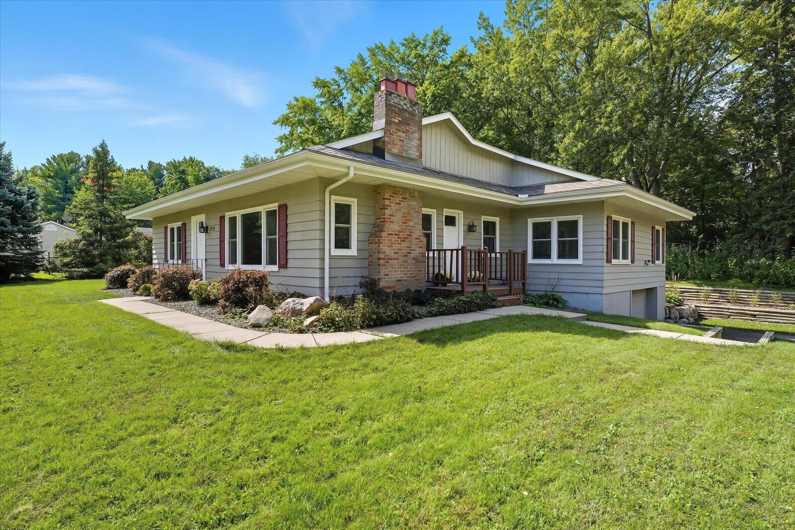Property Photo:  2775 Lancaster Lane N  MN 55441 