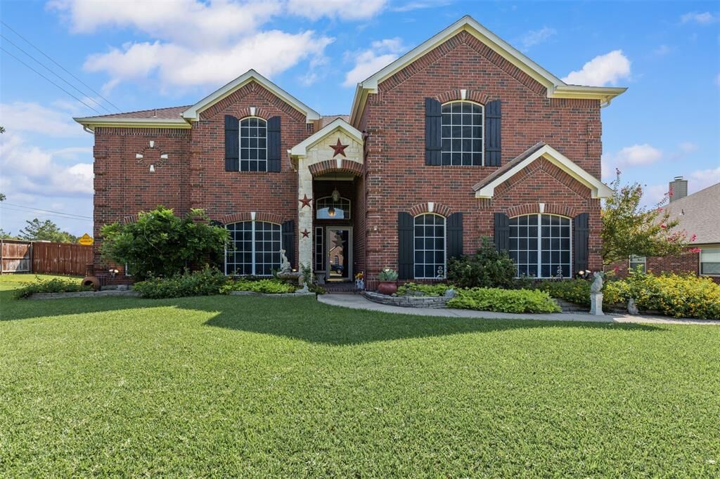 Property Photo: 9720 Indian Court TX 76244