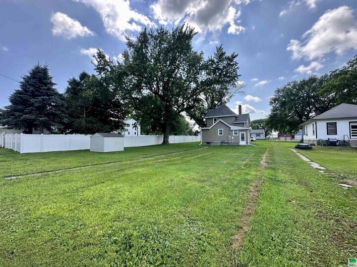 Property Photo:  405 N Elm St  IA 51035 