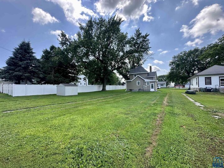 Property Photo: 405 N Elm St IA 51035