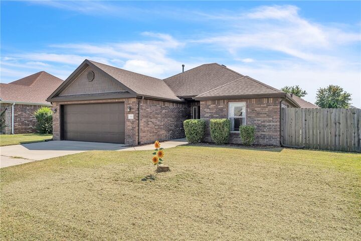 402 E Sweetwater Drive  Rogers AR 72758 photo
