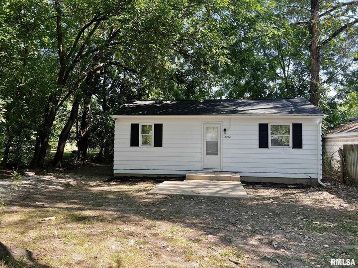 Property Photo:  3220 N Gale Avenue  IL 61604 