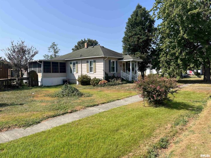 Property Photo: 103 E Florence Street IL 62844