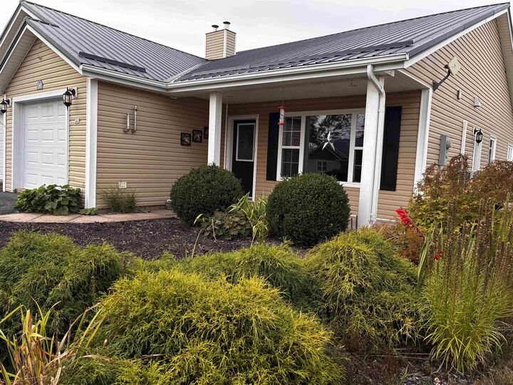 Property Photo:  56 Parkway Drive  PE C1E 0C2 