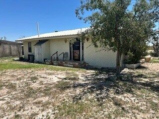 Property Photo: 709 S Valentine St TX 79735