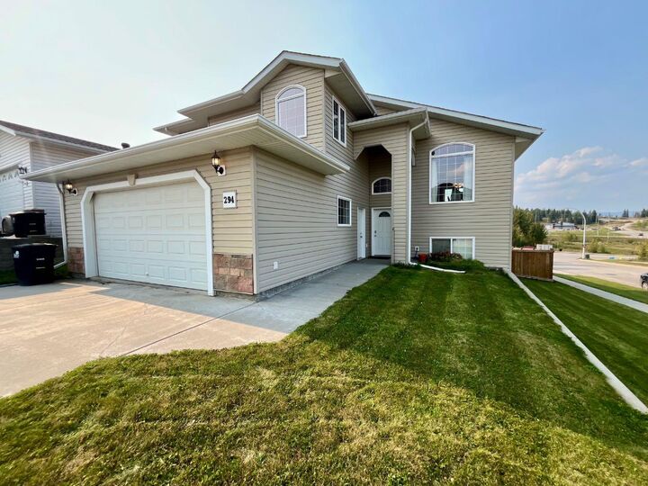 294 Tocher Avenue  Hinton AB T7V 1L2 photo