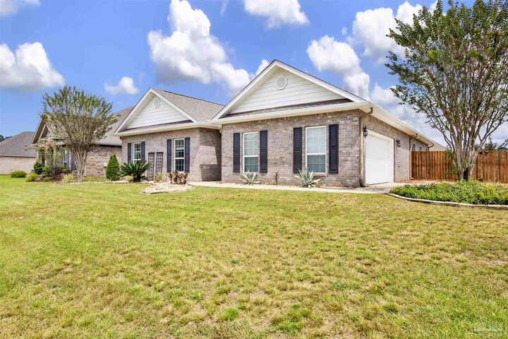 Property Photo: 4738 Felicity Ln FL 32571