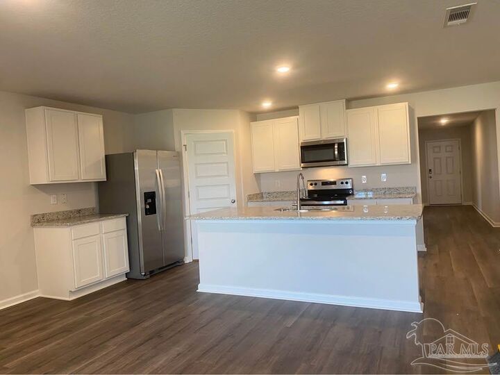 Property Photo: 5155 Gaineswood Dr FL 32583
