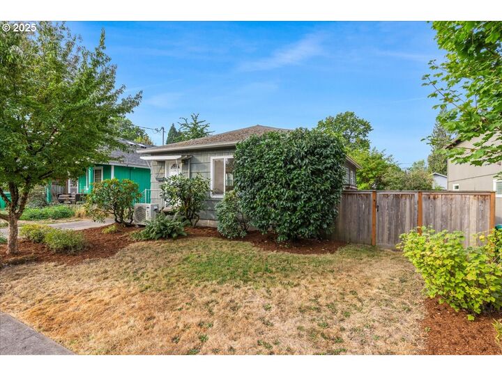 Property Photo: 9628 N Kalmar St OR 97203