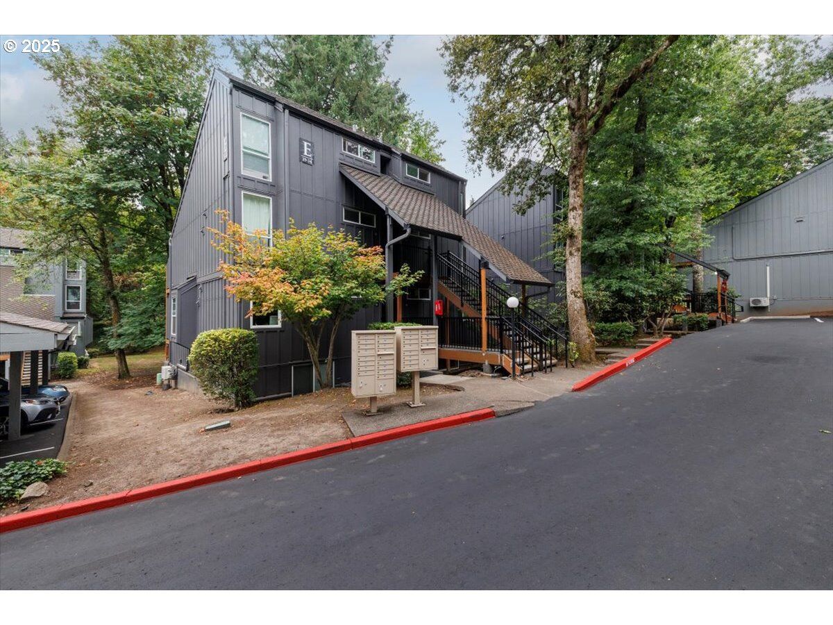 Property Photo:  100 Kerr Pkwy 34  OR 97035 