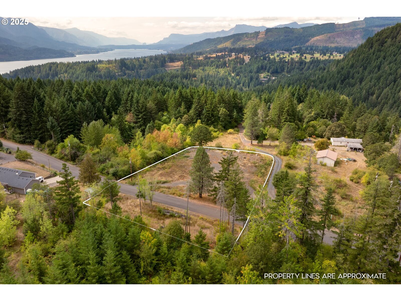 Property Photo:  21 Cochran Ln  WA 98648 