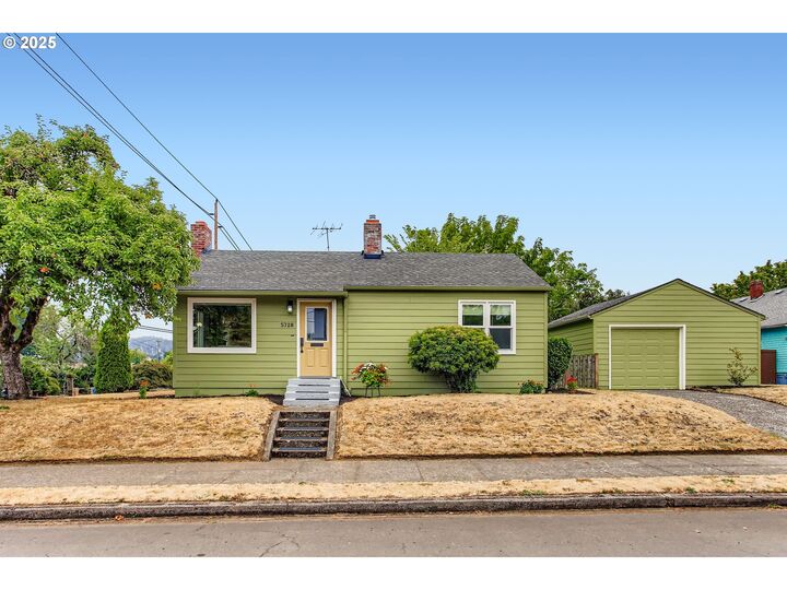 Property Photo: 5728 NE Wasco St OR 97213