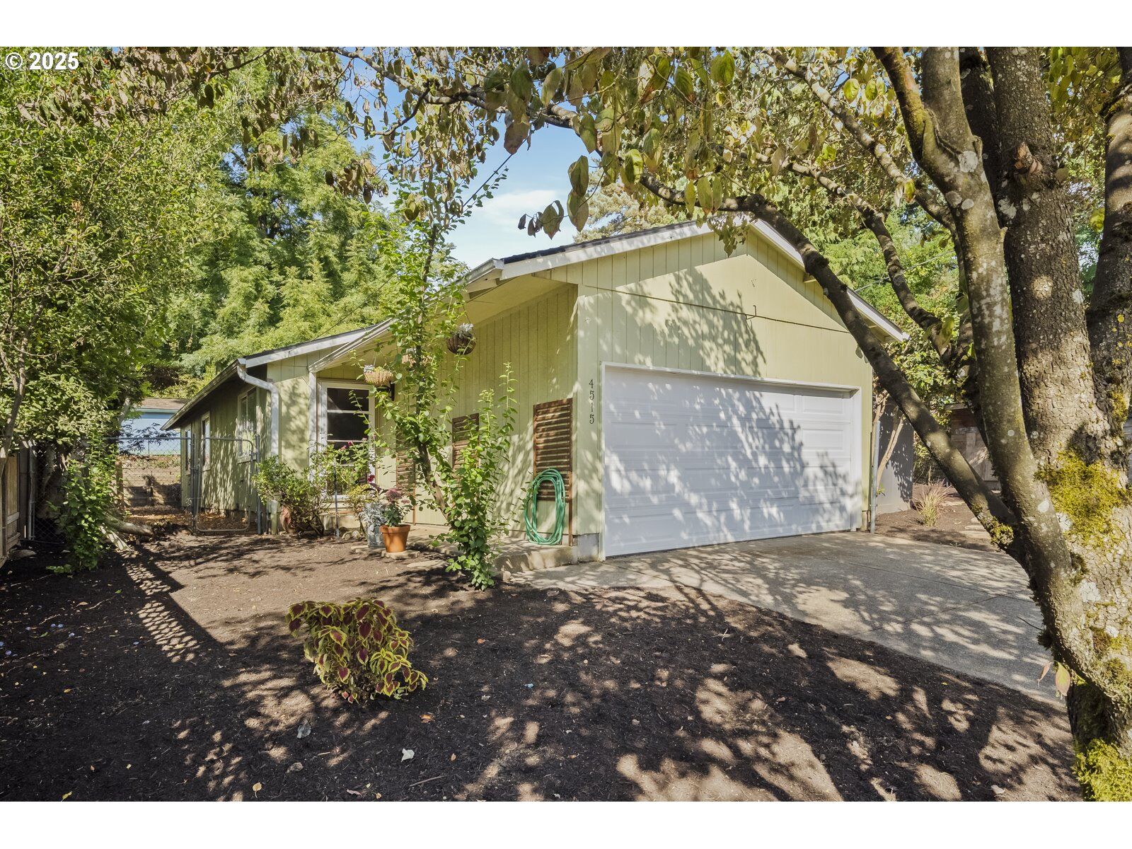 Property Photo: 4515 SE Malden Dr OR 97206