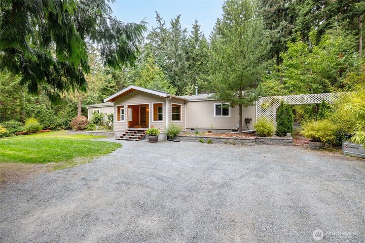 Property Photo: 159 E Crescent Harbor Road WA 98277