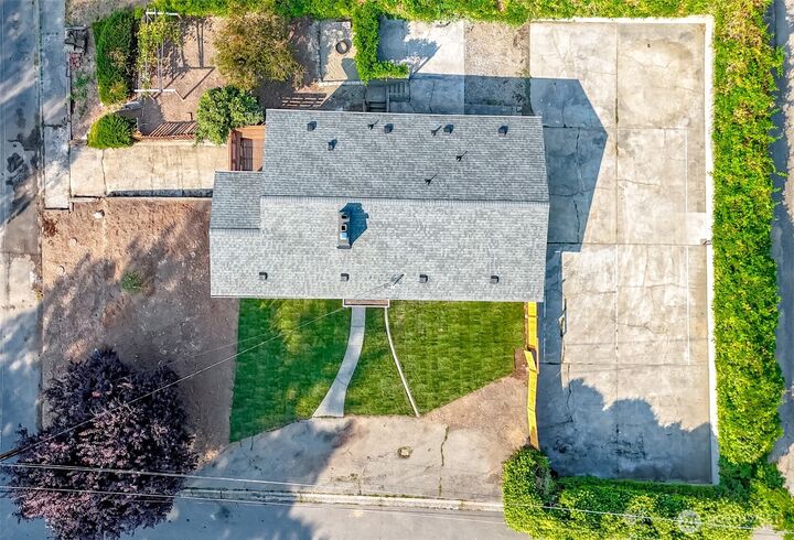 Property Photo: 1522 E 32nd Street WA 98310