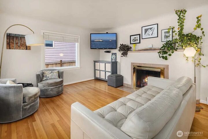 Property Photo:  6924  38th Avenue SW  WA 98126 