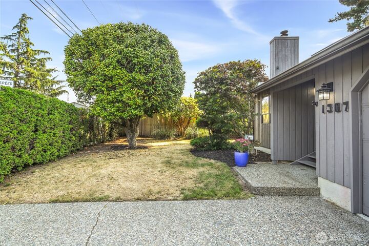 Property Photo:  1307 SW 160th Street  WA 98166 