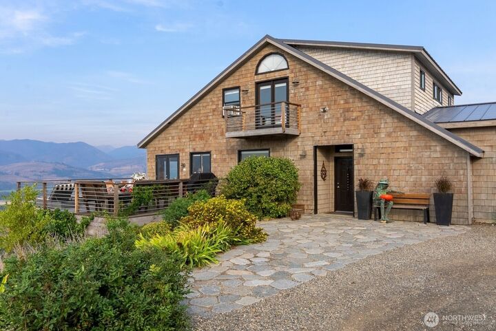 8  Deer Trails Way  Winthrop WA 98862 photo