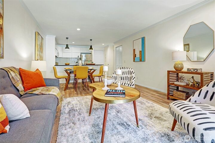 Property Photo:  2250 NW 58th Street 302  WA 98107 