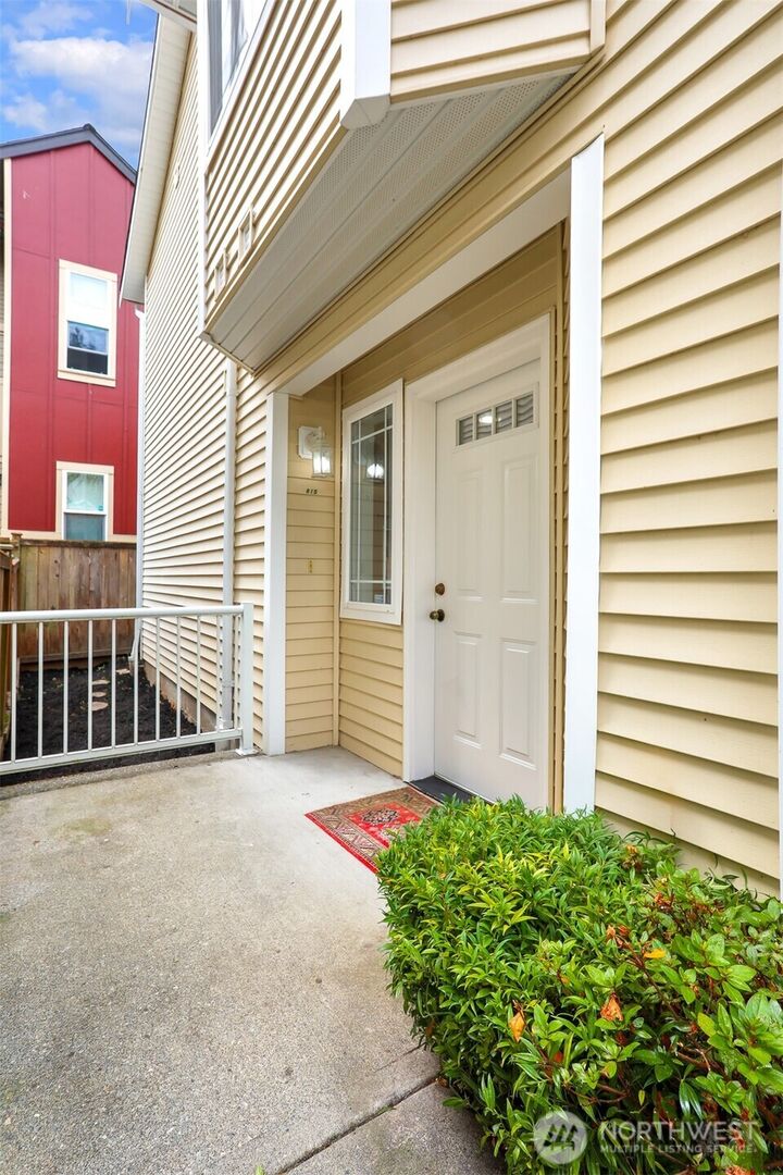 Property Photo: 821 N 145th Court 815 WA 98133