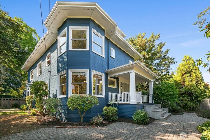 Property Photo:  803  15th Avenue E  WA 98112 