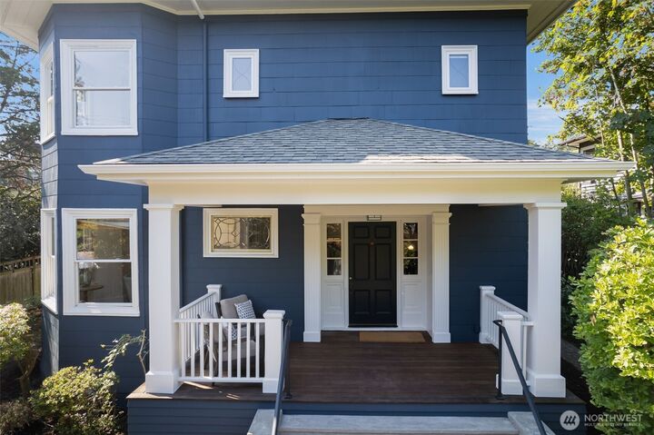 Property Photo:  803  15th Avenue E  WA 98112 