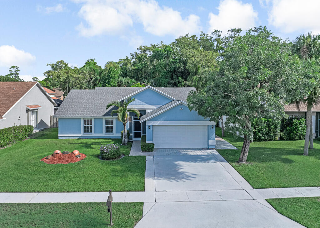 Property Photo: 9935 Cross Pine Court FL 33467
