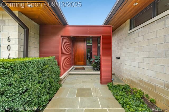 Property Photo: 601 Dewey Street MI 48009
